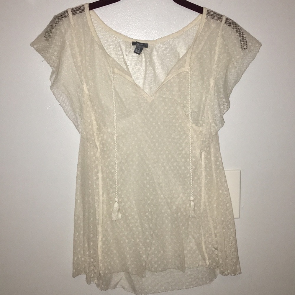 Mesh top with detailing